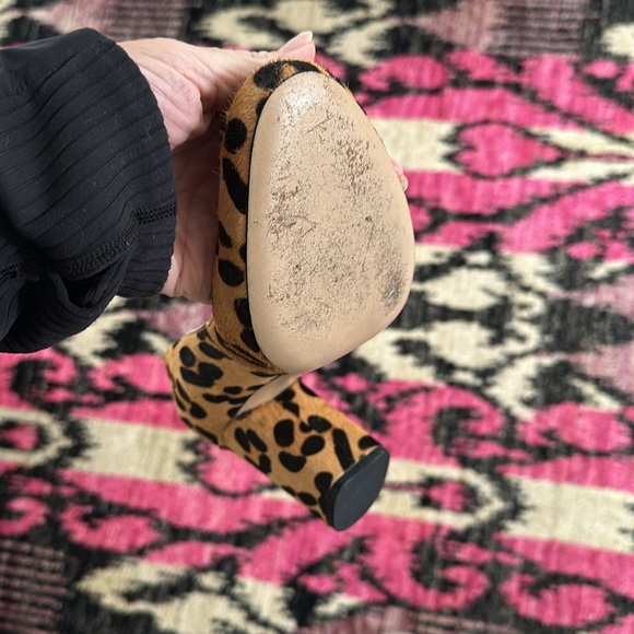 Via Spiga Leopard Print pump with block heel. Camel & black pony hair. Size 11 - Picture 3 of 4